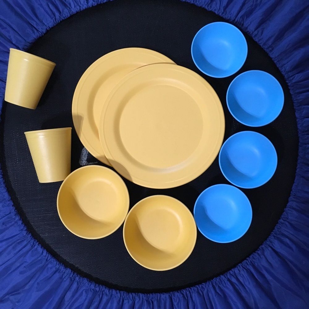 Green Eats & Greens Toys Plastic Dishes Bundle
